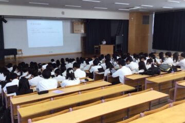 明学大の先生による高3生への講義「教養原論」が始まりました＜第1回＞